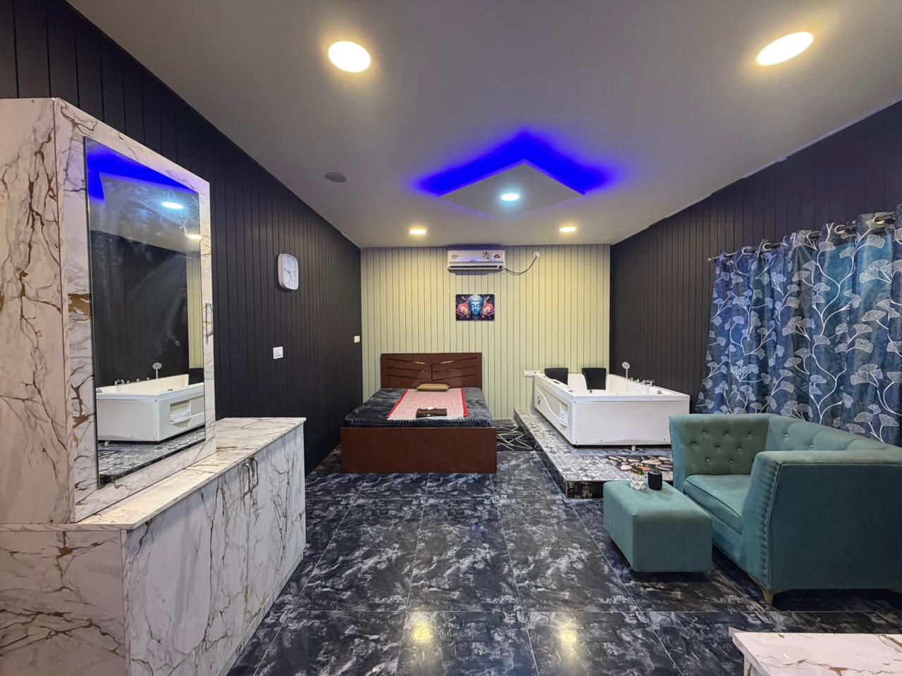 Luxury suite with private jacuzzi